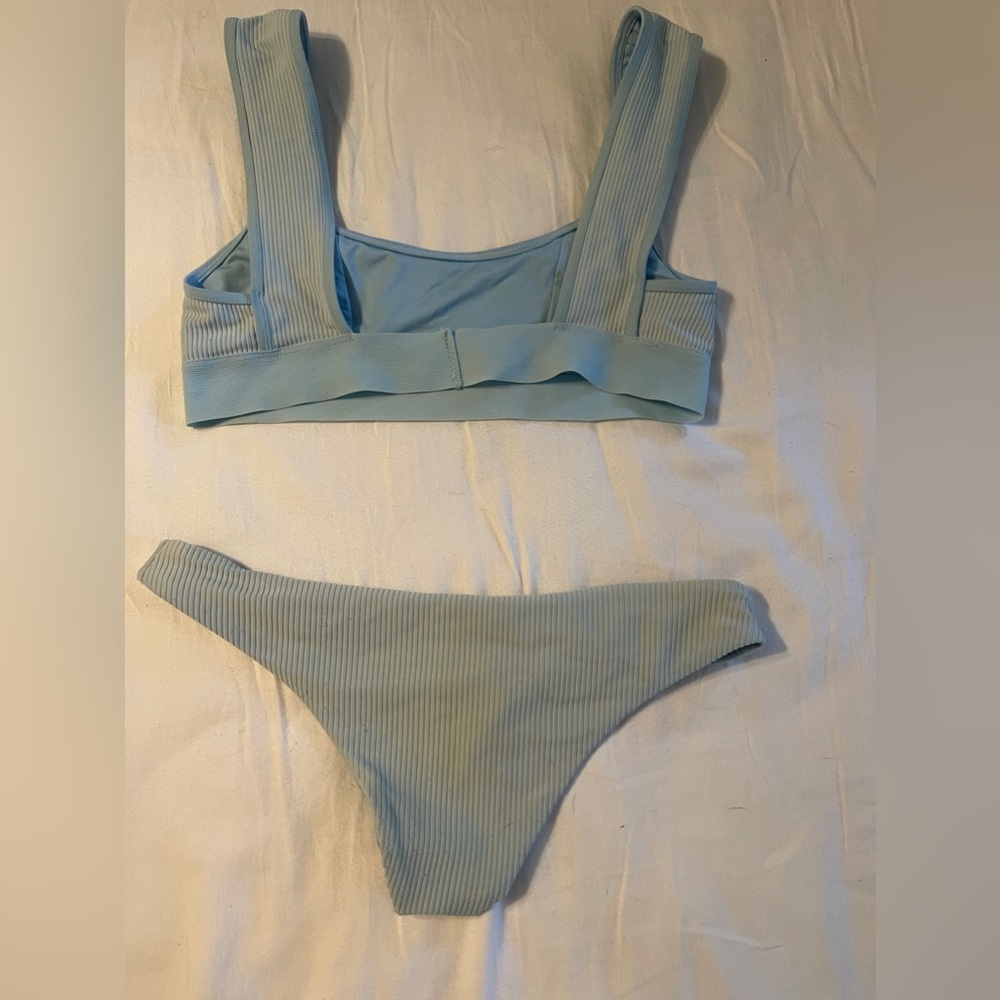 - Blue bikini - Picture 2 of 4